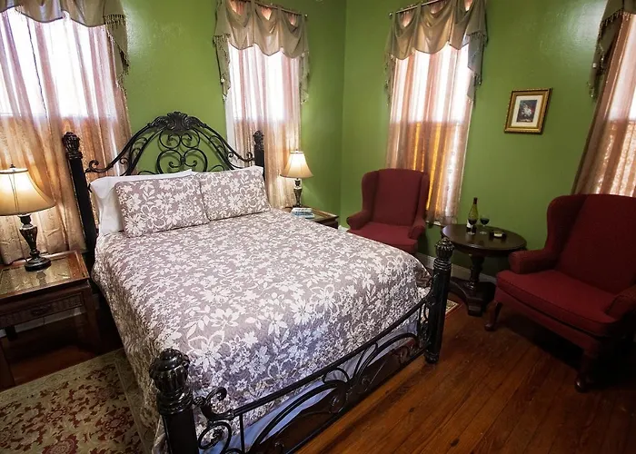 White Oak Manor Bed And Breakfast (Adults Only)
