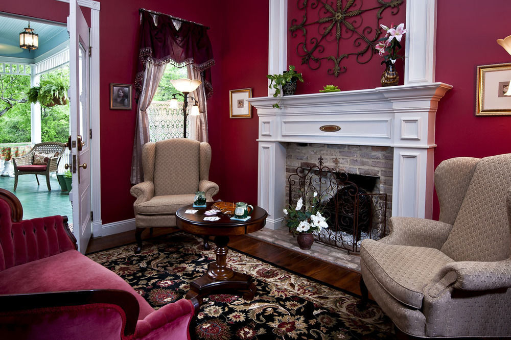 White Oak Manor (adults Only) Couette-café 3*