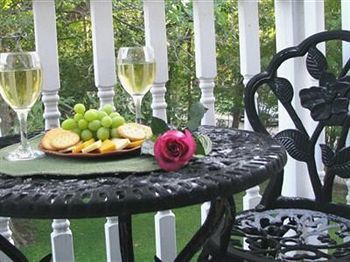 White Oak Manor (adults Only) Bed & Breakfast